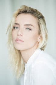 Marcela Guirado as Mara