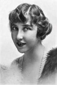 Josephine Whittell as Undetermined Secondary Role (uncredited)