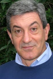 Mario Scarpetta as il vigile urbano