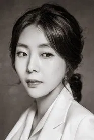 Shin Yu-ju as Entertainer 3