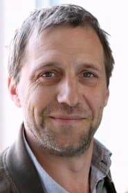 Fabio Zenoni as André