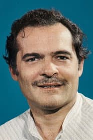Othon Bastos as César