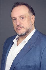 Fernando Albizu as Maquinista