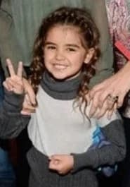 Julia Scarpa Saldanha as Young Nina (voice)