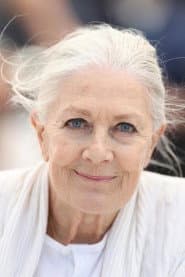 Vanessa Redgrave as The Queen / Mama Topolino (voice)
