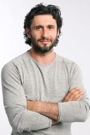 Dragoș Bucur as Ludo