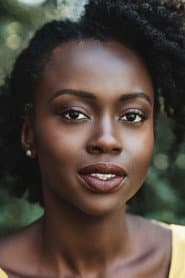 Akosia Sabet as Young Dakota's Mom