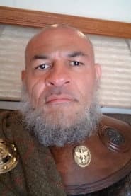 Mark Epstein as Guard (uncredited)