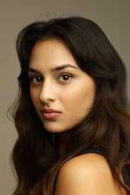 Ava Nikodell as Nour