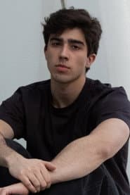 João Pedro Chaseliov as Bruno