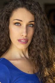 Florencia Contreras Stevens as Isabelle Shimmers