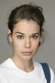 Laia Costa as Larissa Cannon