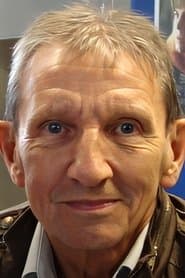 Al Lampert as Daine Jir (uncredited)