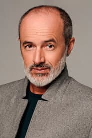 Carlos Alcántara as Néstor