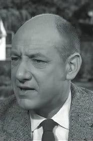 Robert Beauvais as Directeur de l'école
