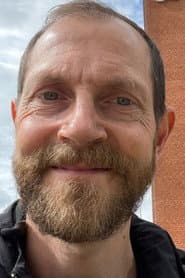 Nicolai Dahl Hamilton as Butiksbestyrer i supermarkedet