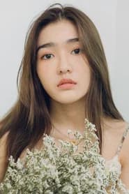 Jennis Oprasert as Prae