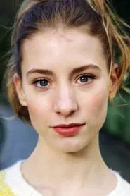 Léontine d'Oncieu as Simone