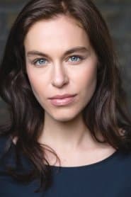 Kirsty Averton as Mia