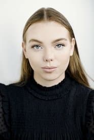 Mollie McGregor as Twin Sakaaran Citizen (uncredited)