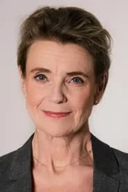 Stina Ekblad as Caroline