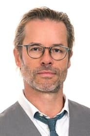 Guy Pearce as Leonard