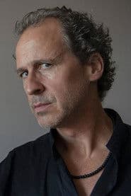 Rogelio Gracia as Gustavo Nicolich