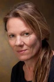 Nathalie Bécue as Dresser