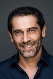 Caner Kurtaran as Sadık