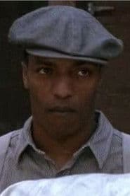 Cornell Wallace as Laundry Leonard