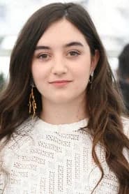 Luàna Bajrami as Sophie