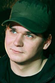 Maksim Tarasov as хозяин СТО