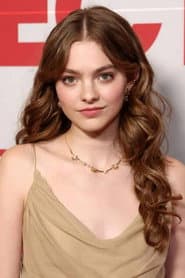 Isabel Myers as Chloe Halstead