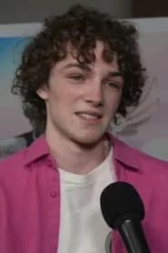 Caspar Jennings as Piglet (voice)